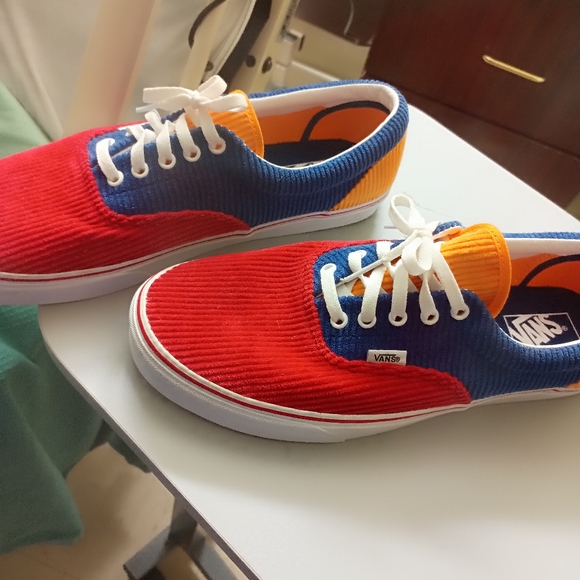 Vans - Picture 4 of 4